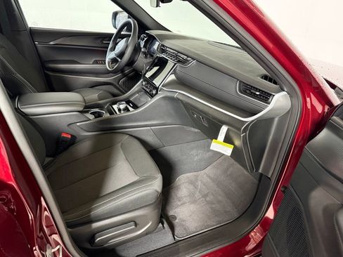 Certified 2025 Jeep Grand Cherokee Laredo X w/ Luxury Tech Group I image 17