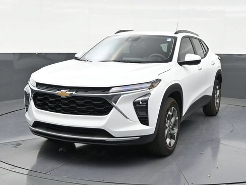 Used 2026 Chevrolet Trax LT FWD image 8