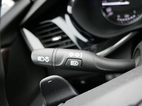 Used 2023 Buick Envision Avenir AWD/4WD image 34