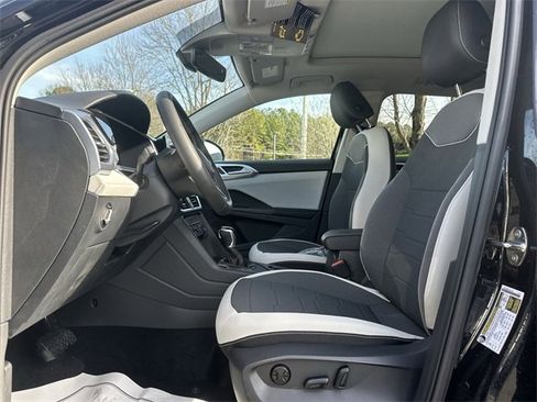 New 2026 Volkswagen Taos SE image 12