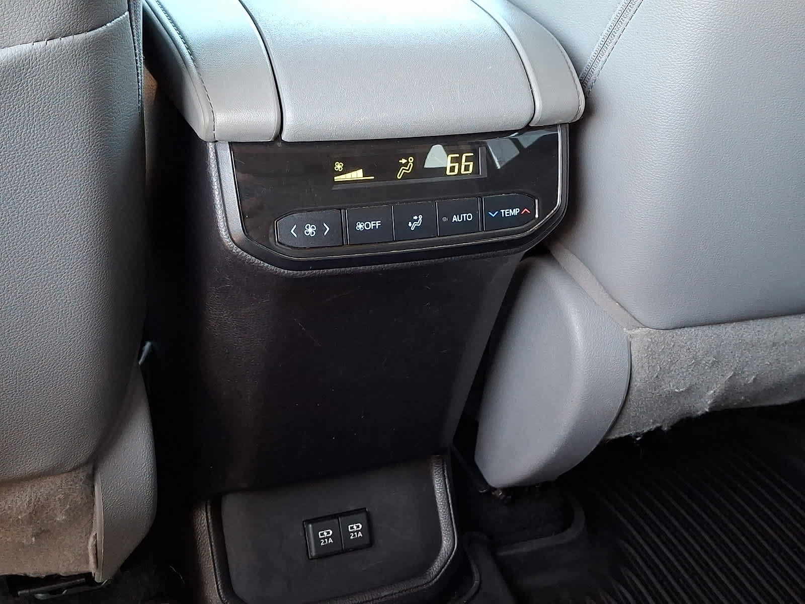 Certified 2021 Toyota Highlander XLE AWD/4WD image 13