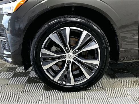 Used 2022 Volvo XC60 B5 Momentum image 8
