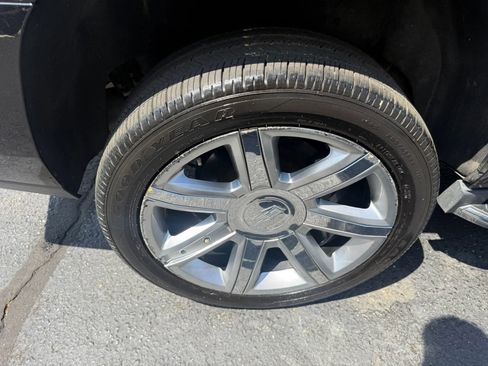 Used 2019 Cadillac Escalade Luxury AWD/4WD image 60