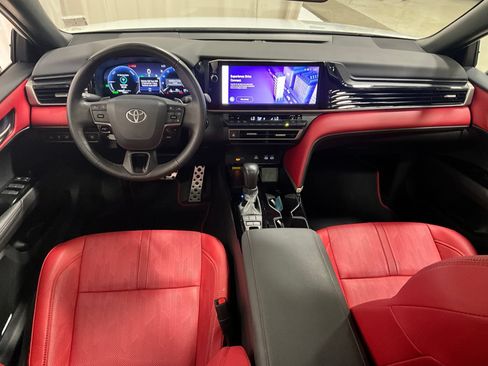 Used 2025 Toyota Camry XSE FWD image 15