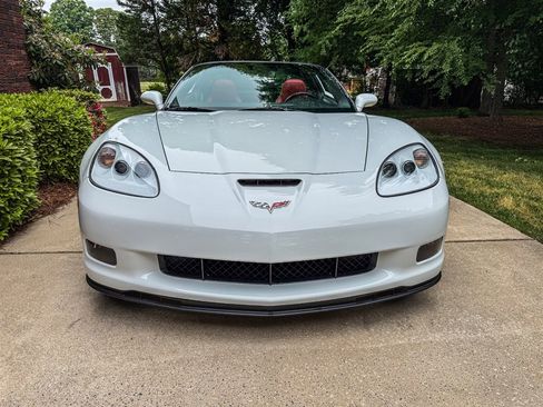 Used 2011 Chevrolet Corvette Grand Sport w/ Preferred Equipment Group RWD image 16