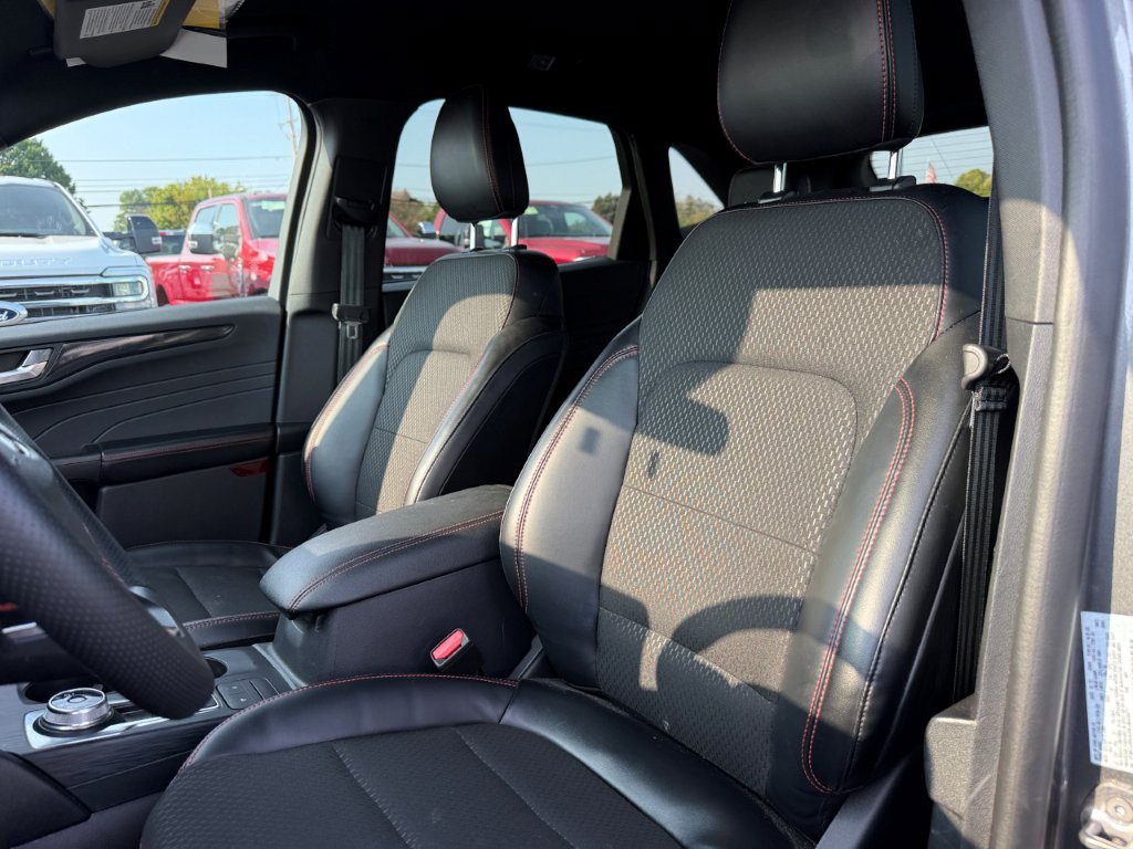 Used 2025 Ford Escape ST-Line Select AWD/4WD image 15
