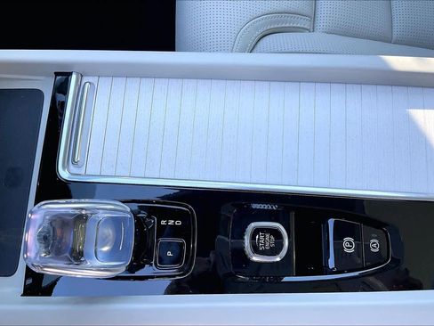 New 2026 Volvo XC60 T8 Ultra w/ Protection Package Premier image 10