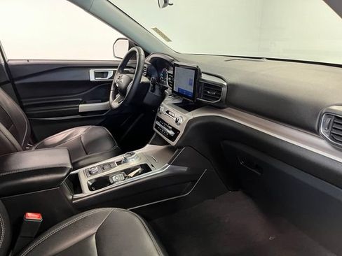 Used 2023 Ford Explorer XLT w/ Equipment Group 202A AWD/4WD image 11