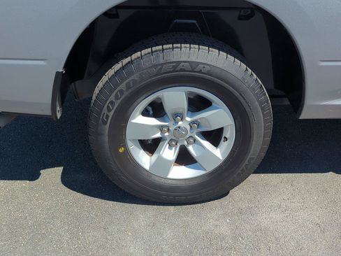 Used 2024 RAM 1500 Classic SLT AWD/4WD image 7