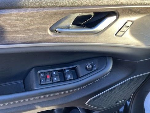 Used 2023 Jeep Grand Cherokee L Limited image 10