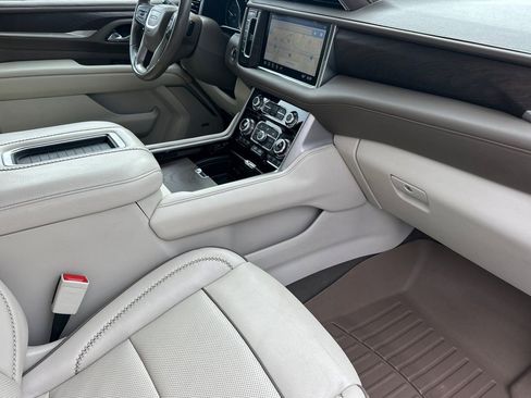 Used 2021 GMC Yukon Denali w/ Denali Premium Package image 20