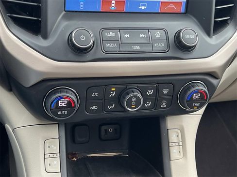 Certified 2019 GMC Acadia Denali w/ Technology Package image 21
