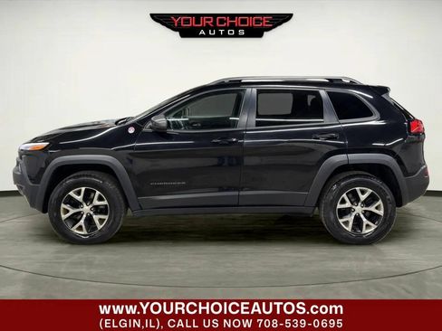Used 2017 Jeep Cherokee Trailhawk AWD/4WD image 2