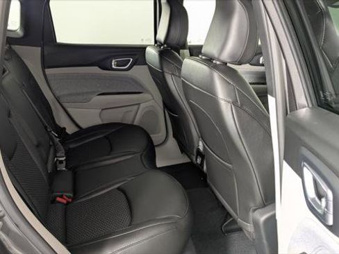 Used 2023 Jeep Compass Latitude image 18