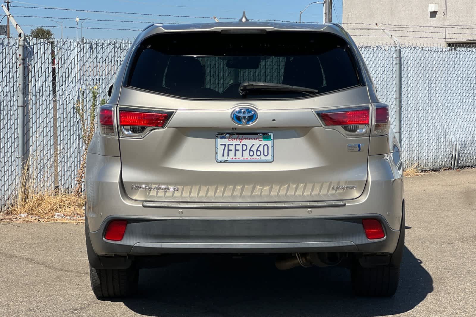 Used 2014 Toyota Highlander Limited Platinum AWD/4WD image 4