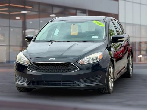 Used 2016 Ford Focus SE w/ SE Cold Weather Package FWD image 2