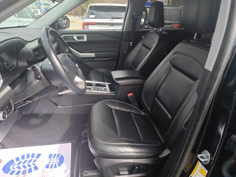 Used 2023 Ford Explorer XLT w/ Equipment Group 202A AWD/4WD image 13