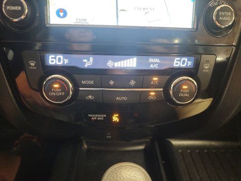 Used 2016 Nissan Rogue SV w/ SV Premium Package image 16