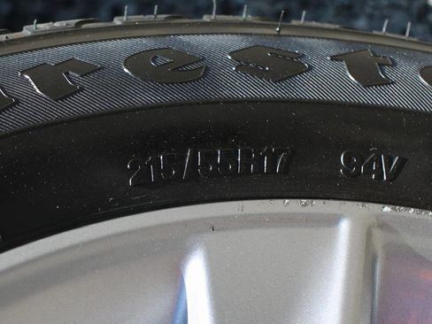 Used 2019 Toyota Avalon XLE image 39