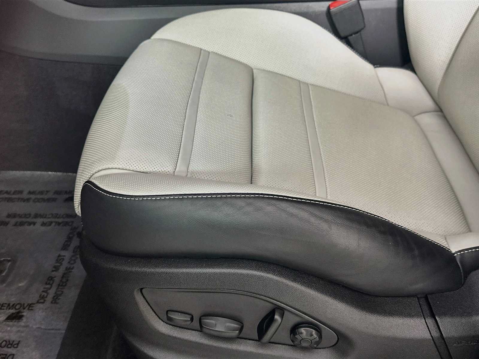 Certified 2026 Porsche Cayenne AWD/4WD image 12