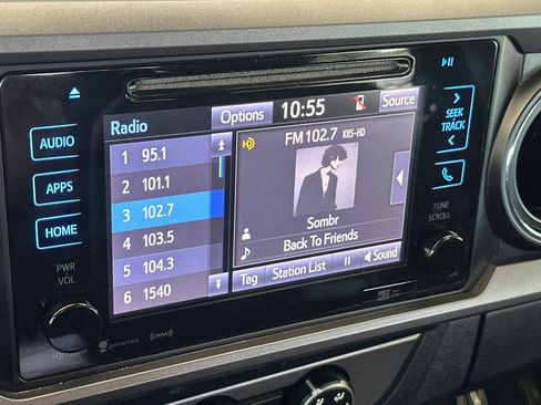 Used 2019 Toyota Tacoma TRD Sport w/ Technology Package image 16