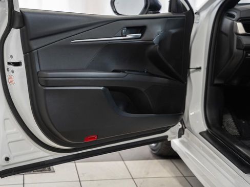 Used 2025 Toyota Camry SE image 38