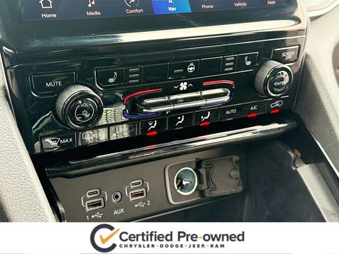 Used 2023 Jeep Grand Cherokee L Limited AWD/4WD image 11