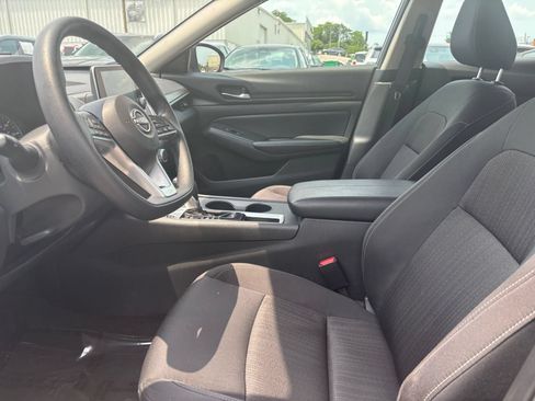 Used 2025 Nissan Altima 2.5 SV FWD image 22