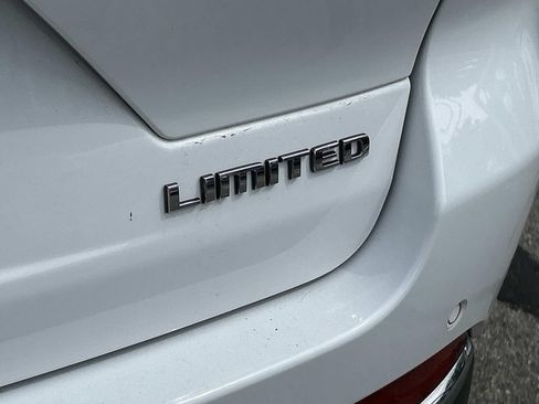 Used 2023 Jeep Grand Cherokee Limited AWD/4WD image 15