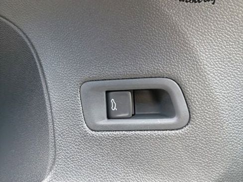 New 2026 Volkswagen Atlas SE image 18