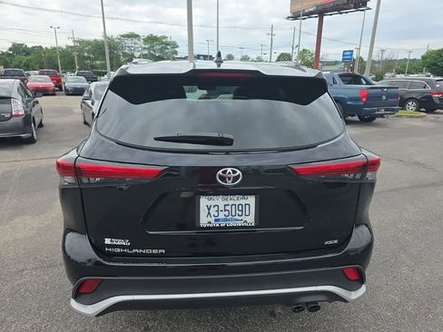 Used 2023 Toyota Highlander XSE FWD image 6