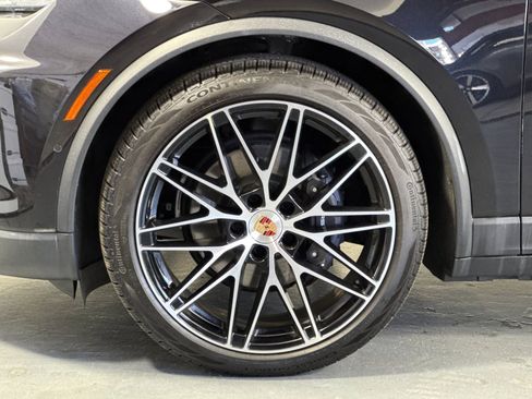 Certified 2025 Porsche Macan 4 Electric AWD/4WD image 34