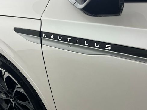 Used 2024 Lincoln Nautilus Reserve image 14