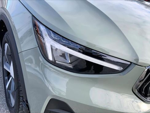 Used 2025 Volvo XC40 B5 Core w/ Protection Package Premier image 27