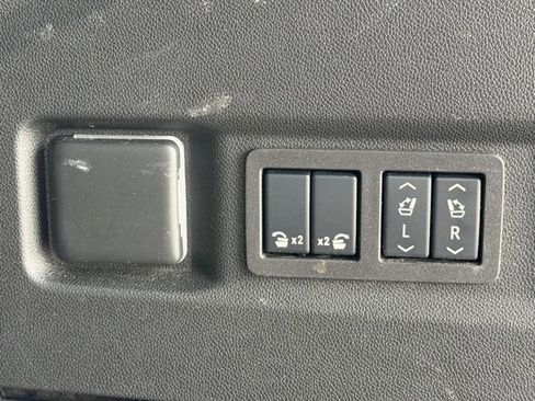 Used 2024 Chevrolet Tahoe LT w/ Luxury Package image 24