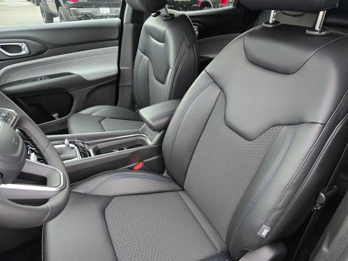 New 2026 Jeep Compass Latitude image 24