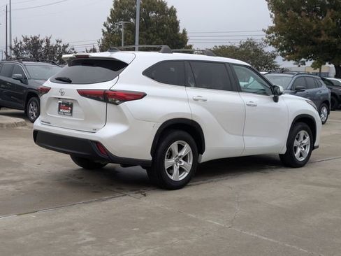 Used 2023 Toyota Highlander LE image 6
