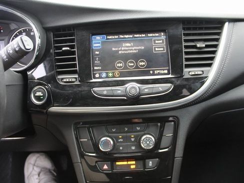 Used 2022 Buick Encore Preferred image 22