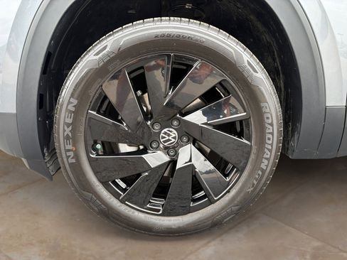 Certified 2025 Volkswagen Atlas SE FWD image 26