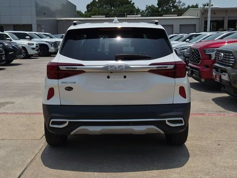 Used 2023 Kia Seltos S w/ Navigation Package FWD image 5
