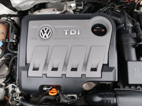 Used 2013 Volkswagen Passat TDI SEL Premium image 41