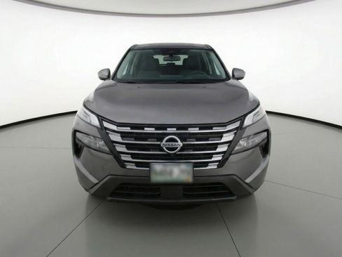 Used 2025 Nissan Rogue SV image 2