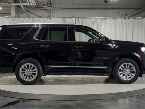 Used 2023 GMC Yukon SLT w/ SLT Luxury Package AWD/4WD image 11