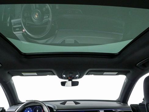 Certified 2025 Porsche Macan Electric image 20