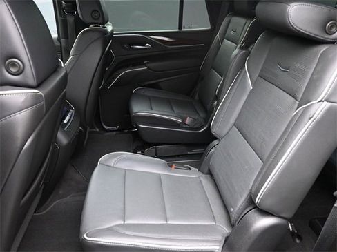 Used 2022 Cadillac Escalade Premium Luxury image 18