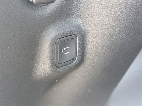 New 2026 Jeep Compass Limited w/ Sun, Sound & Navigation Group image 9