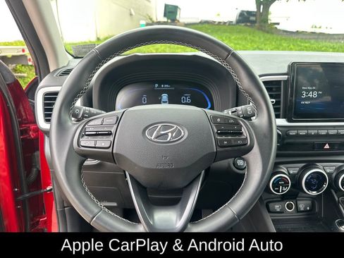 Used 2025 Hyundai Venue Limited FWD image 14