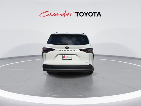 Certified 2026 Toyota Sienna XLE image 7