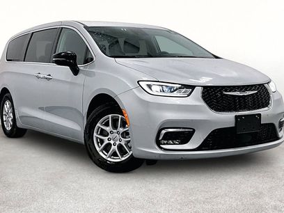 Used 2024 Chrysler Pacifica Touring-L