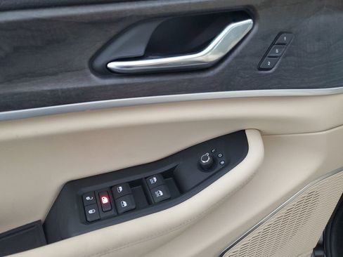 New 2025 Jeep Grand Cherokee Limited w/ Black Appearance Package image 27